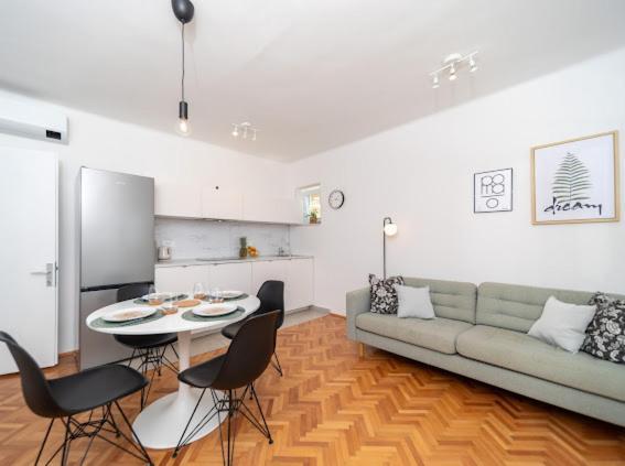 Laganini Apartman Rab Rab Town Zewnętrze zdjęcie